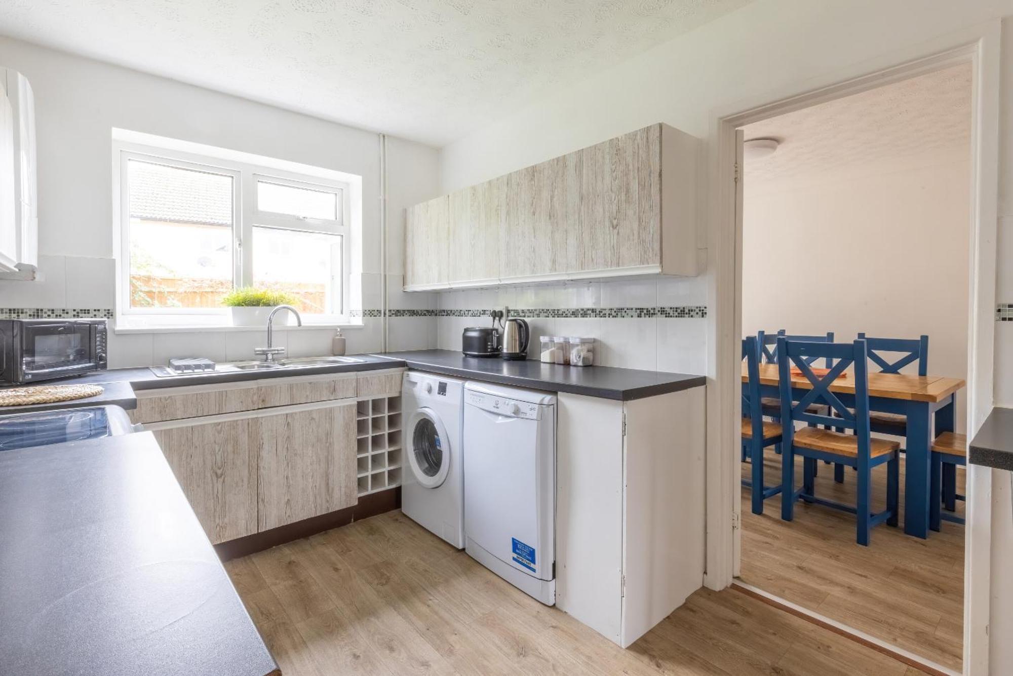 The Conifers Large Detached Home With Off Street Parking Witney Ngoại thất bức ảnh
